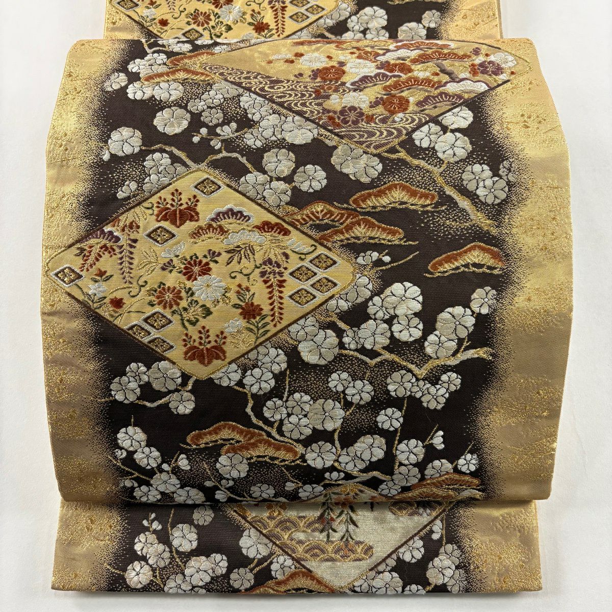 【美品】 袋帶 名品級 加納幸 落款あり 菱 松樹梅花 金銀絲 刺繡 金色 六通 純蠶絲
