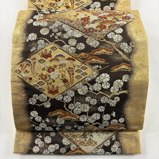 【美品】 袋帶 名品級 加納幸 落款あり 菱 松樹梅花 金銀絲 刺繡 金色 六通 純蠶絲
