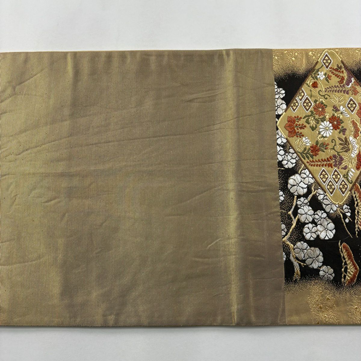 【美品】 袋帶 名品級 加納幸 落款あり 菱 松樹梅花 金銀絲 刺繡 金色 六通 純蠶絲