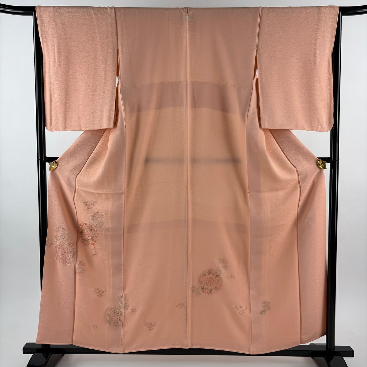 【美品】 留袖禮服禮服 身長157cm 袖長65.5cm M 雙層 鏡裏文 草花紋紋 蘇州刺繡 鮭粉色 純蠶絲 秀品級 一つ紋