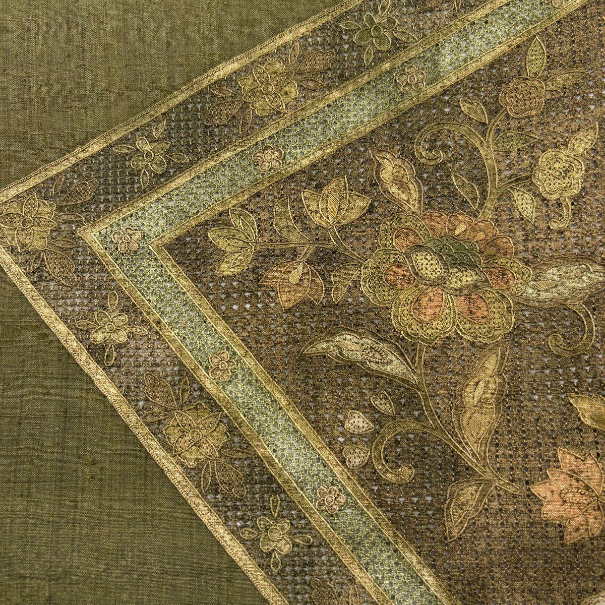 【美品】 袋帶 秀品級 紬織織 草花紋紋 刺繡 深綠 お太鼓柄 純蠶絲