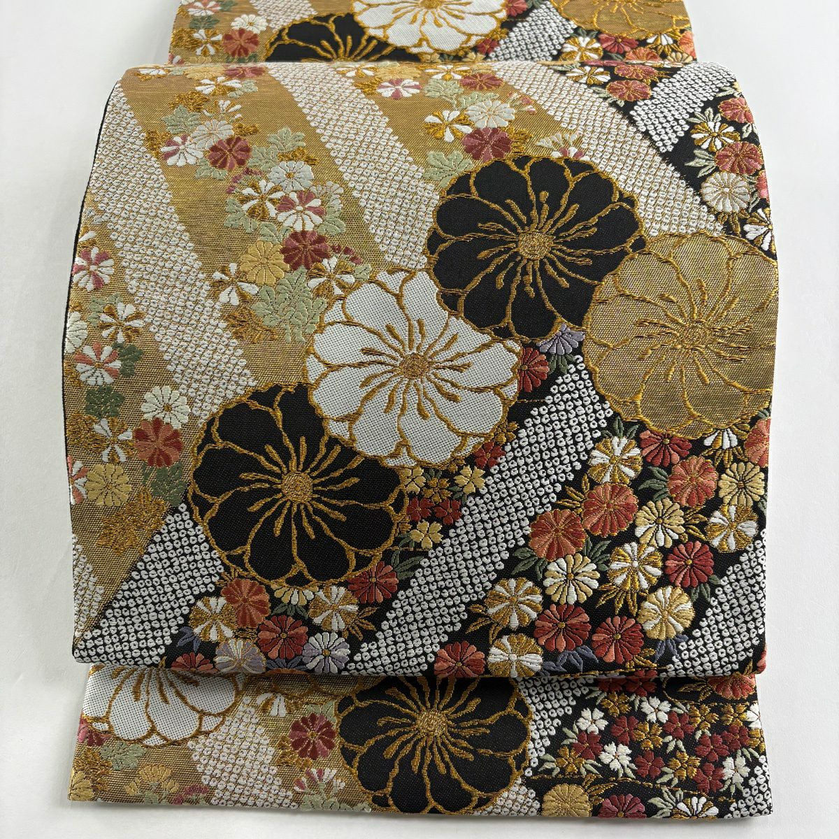 【美品】 袋帶 秀品級 菊花 草花紋 金糸 金金箔 黑 六通 純蠶絲
