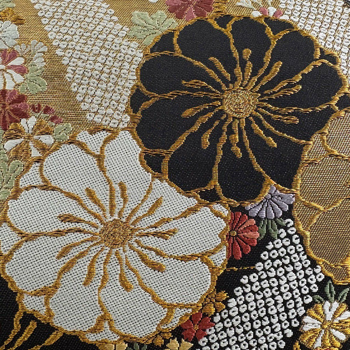 【美品】 袋帶 秀品級 菊花 草花紋 金糸 金金箔 黑 六通 純蠶絲