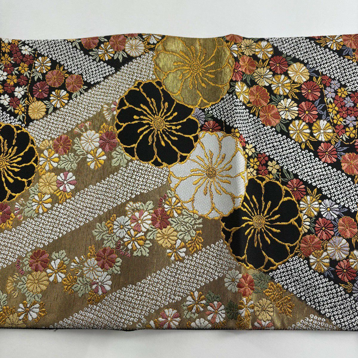【美品】 袋帶 秀品級 菊花 草花紋 金糸 金金箔 黑 六通 純蠶絲