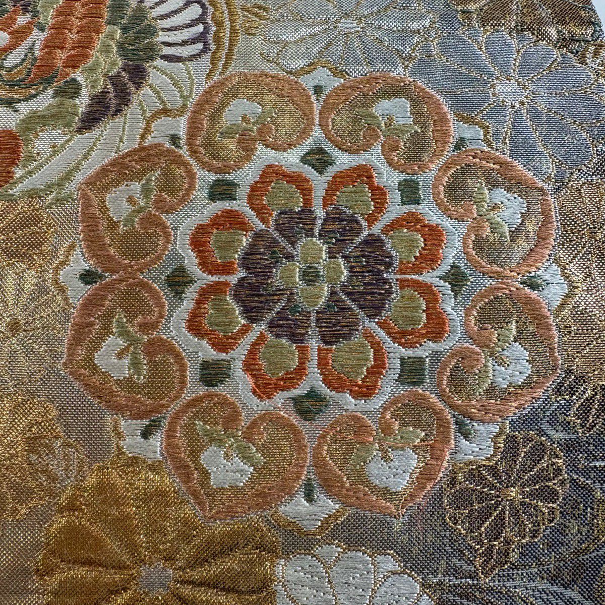 【美品】 袋帶 秀品級 菊花華紋與流水 唐織 金金箔 銀色 全通 純蠶絲
