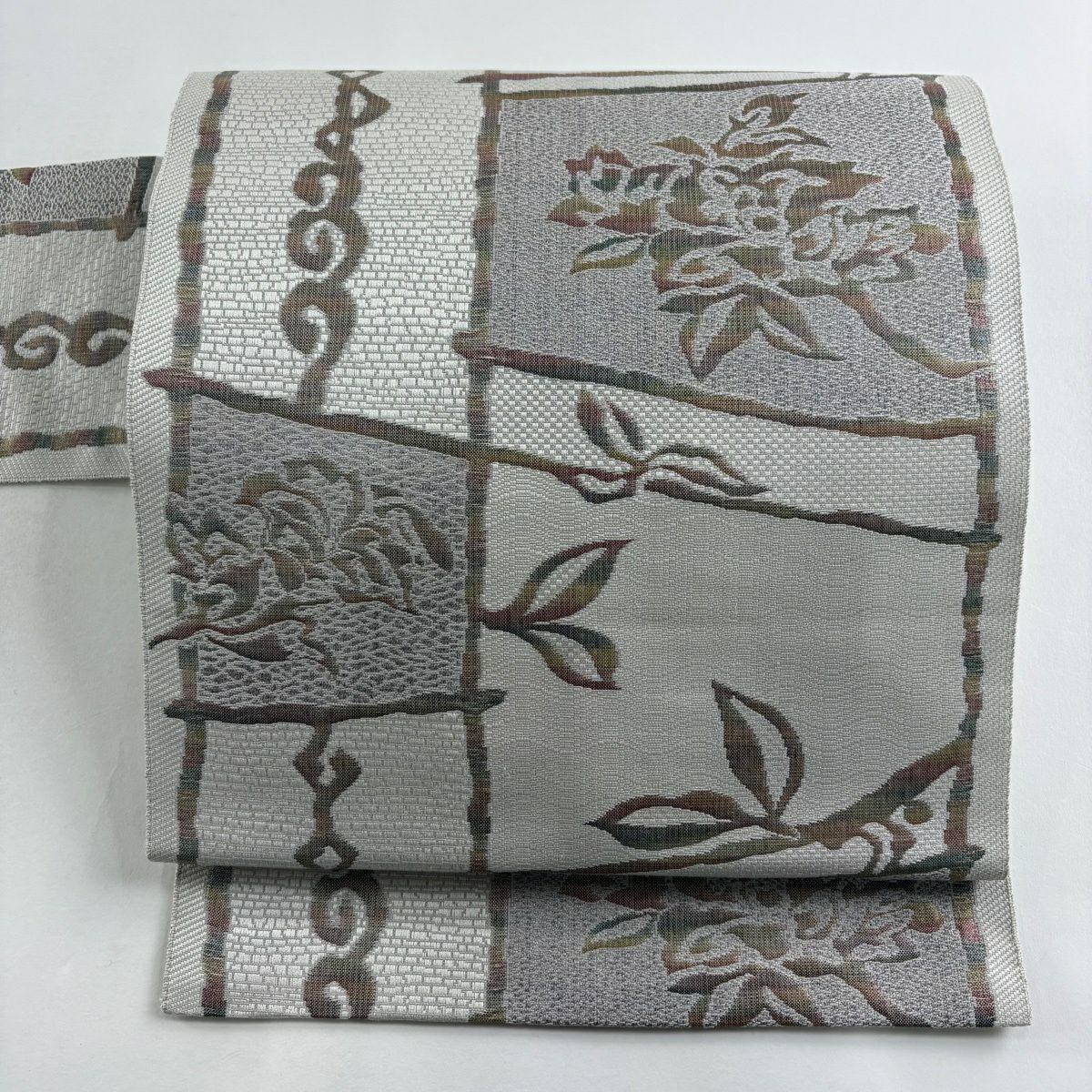 【美品】名古屋帶 秀品級 草花紋紋 幾何學圖案 金金箔 奶油色 純蠶絲