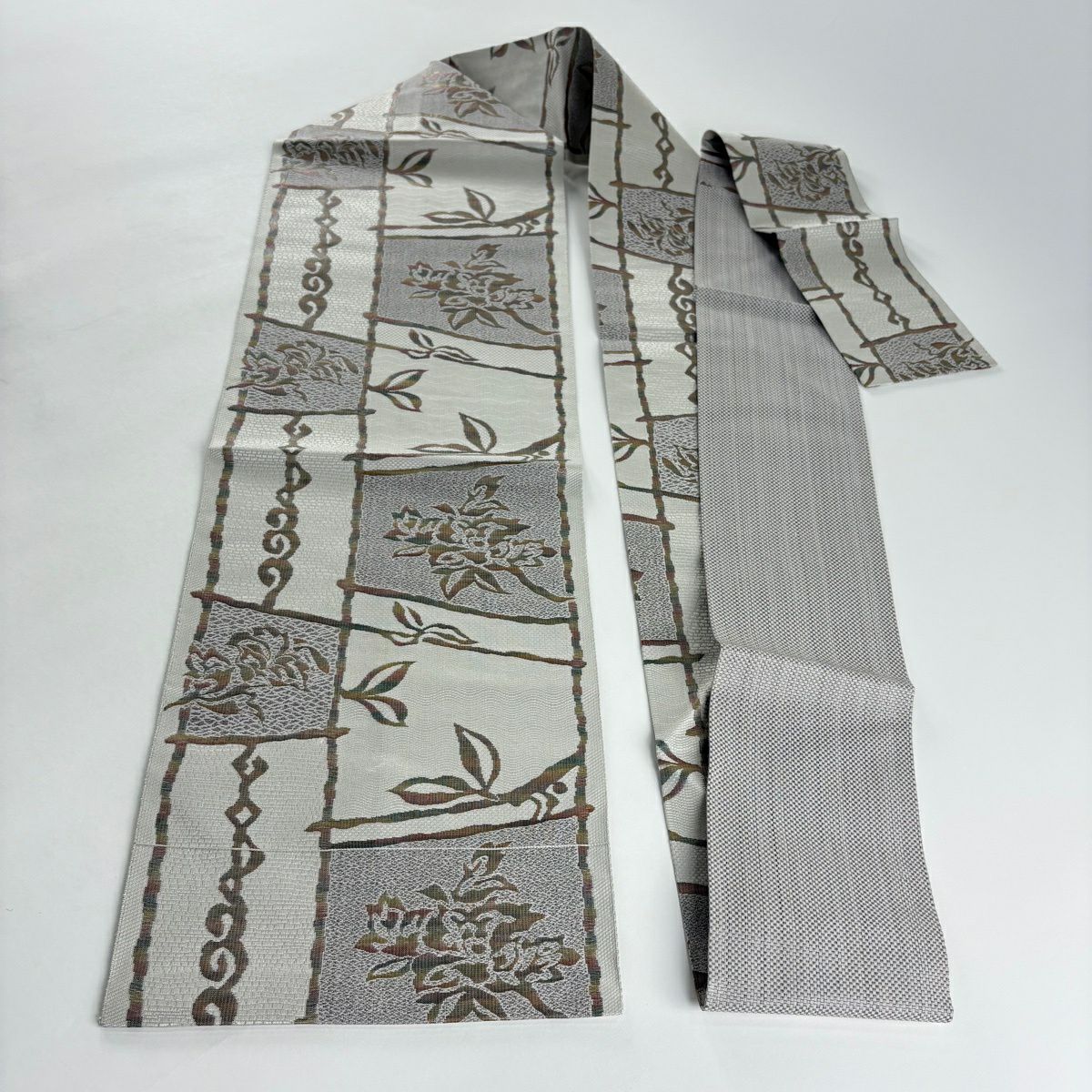 【美品】名古屋帶 秀品級 草花紋紋 幾何學圖案 金金箔 奶油色 純蠶絲