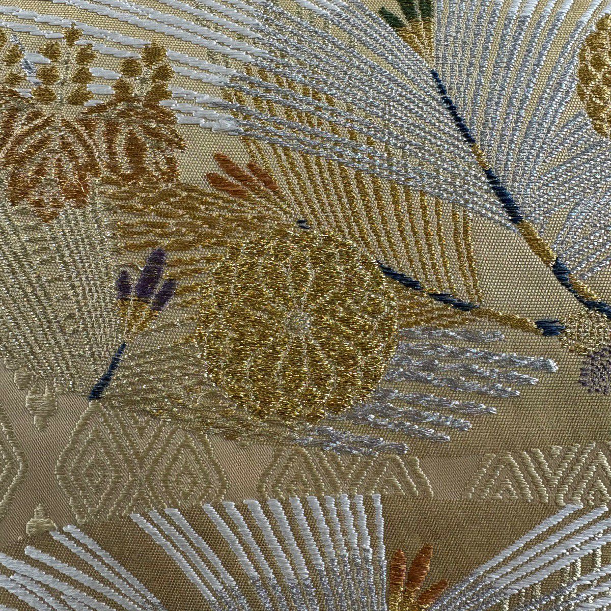 袋帶 秀品級 若松樹 菊花 金銀彩 刺繡 淺茶 六通 純蠶絲