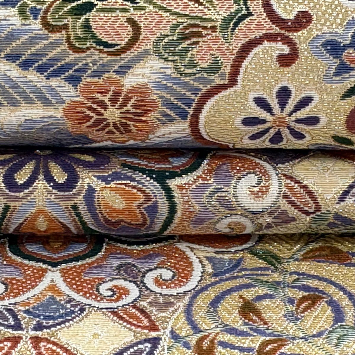 【美品】 袋帶 逸品級 手先二通り 華紋 花蝶 金金箔 金色 お太鼓柄 純蠶絲