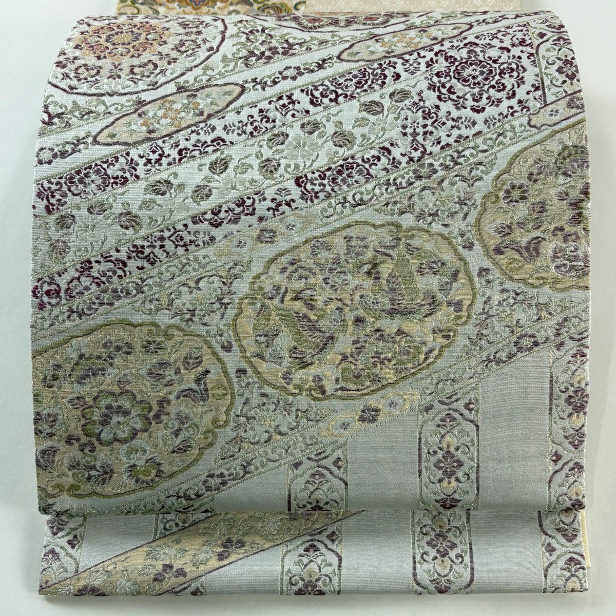 【美品】 袋帶 逸品級 手先二通り 華紋 花蝶 金金箔 金色 お太鼓柄 純蠶絲
