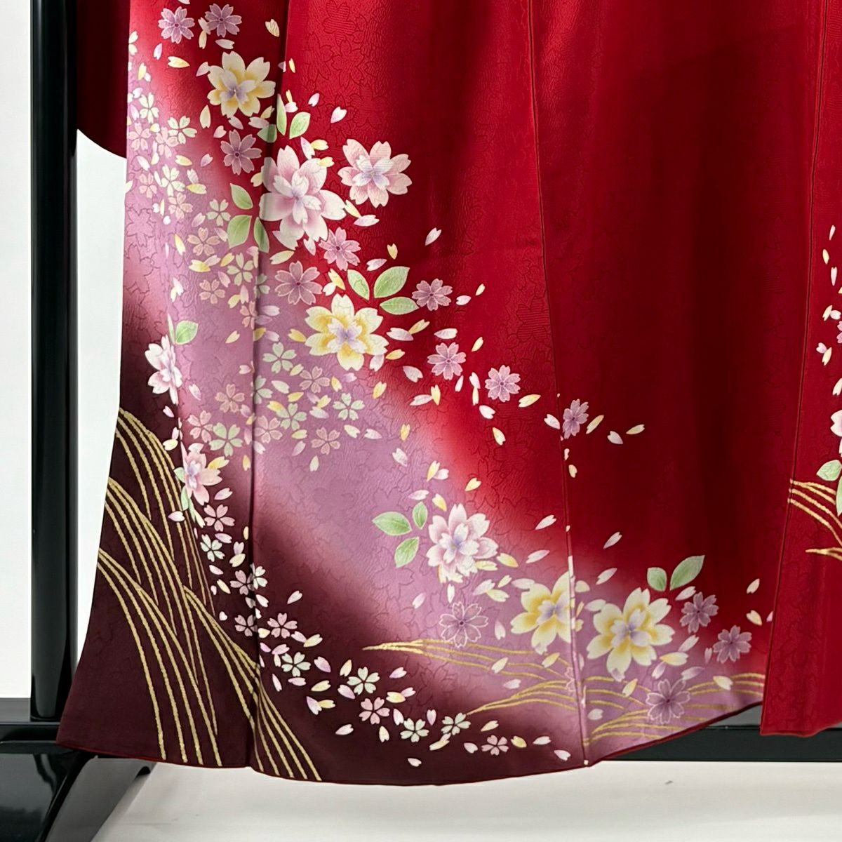 【美品】振袖禮服 身長158.5cm 袖長67.5cm L 雙層 鈴乃屋 花花瓣 金彩裝飾 染分 紅 純蠶絲 名品級