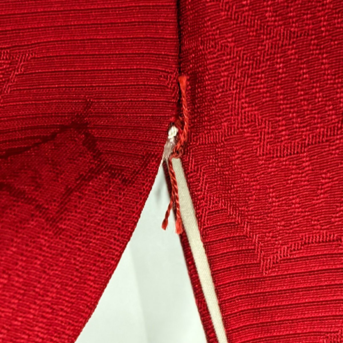【美品】振袖禮服 身長158.5cm 袖長67.5cm L 雙層 鈴乃屋 花花瓣 金彩裝飾 染分 紅 純蠶絲 名品級