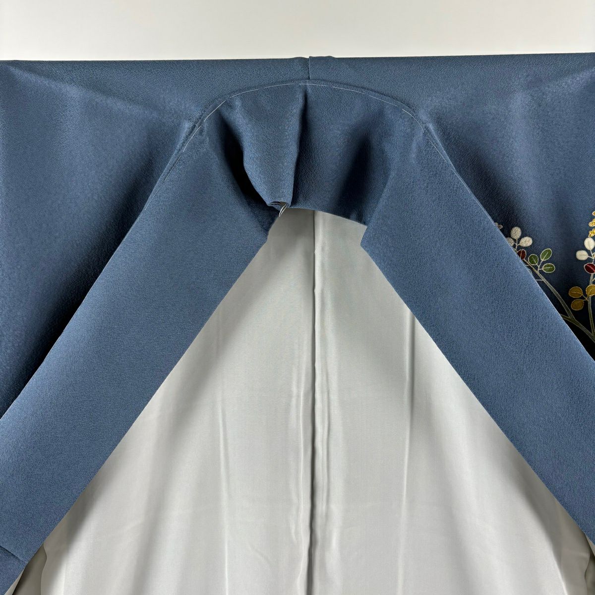 付下 身長162cm 袖長64.5cm M 雙層 大羊居 落款あり 萩 刺繡 金絲 青灰色 純蠶絲 逸品級