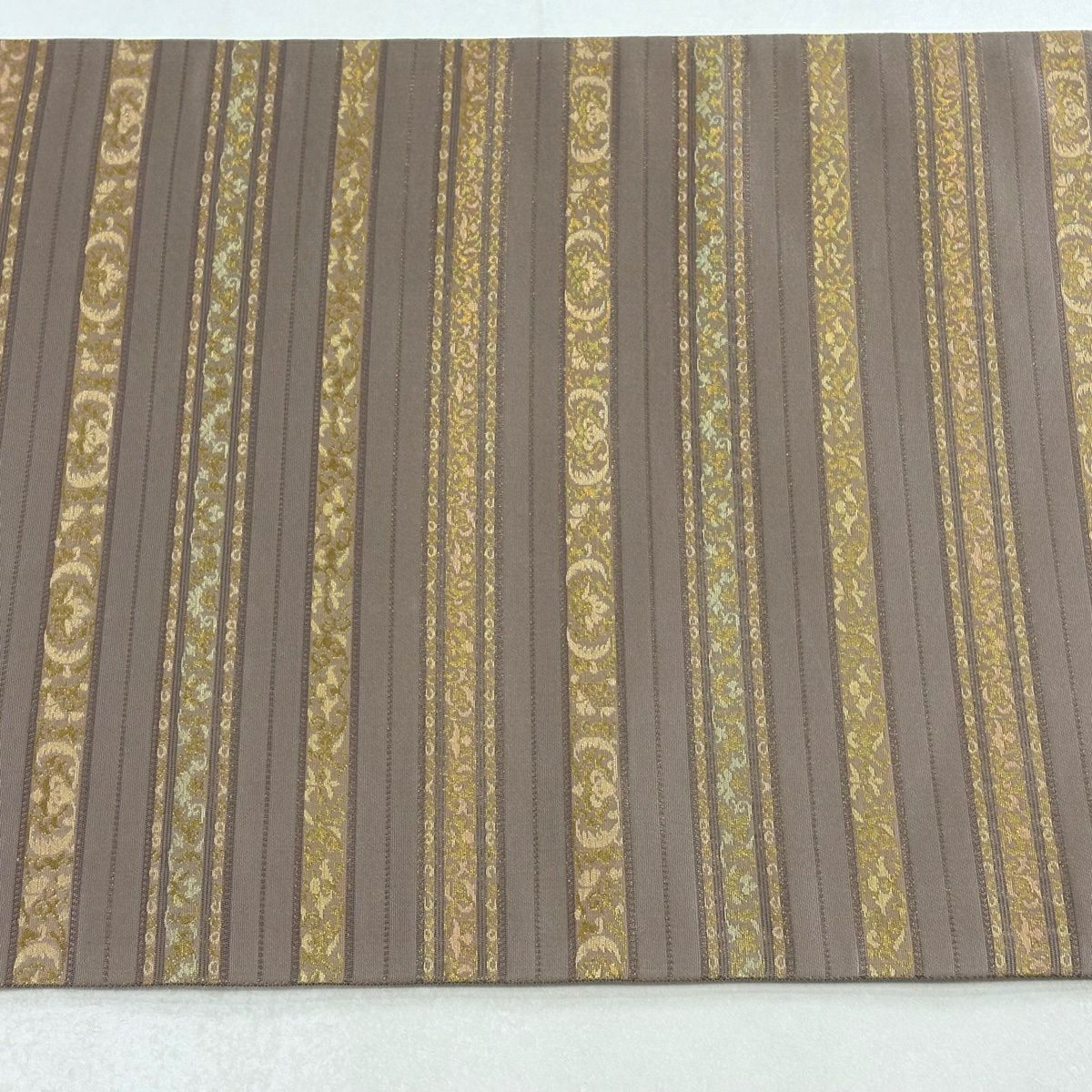 【美品】 袋帶 名品級 縞 草花紋紋 草木染 本金金箔 薄小豆 お太鼓柄 純蠶絲