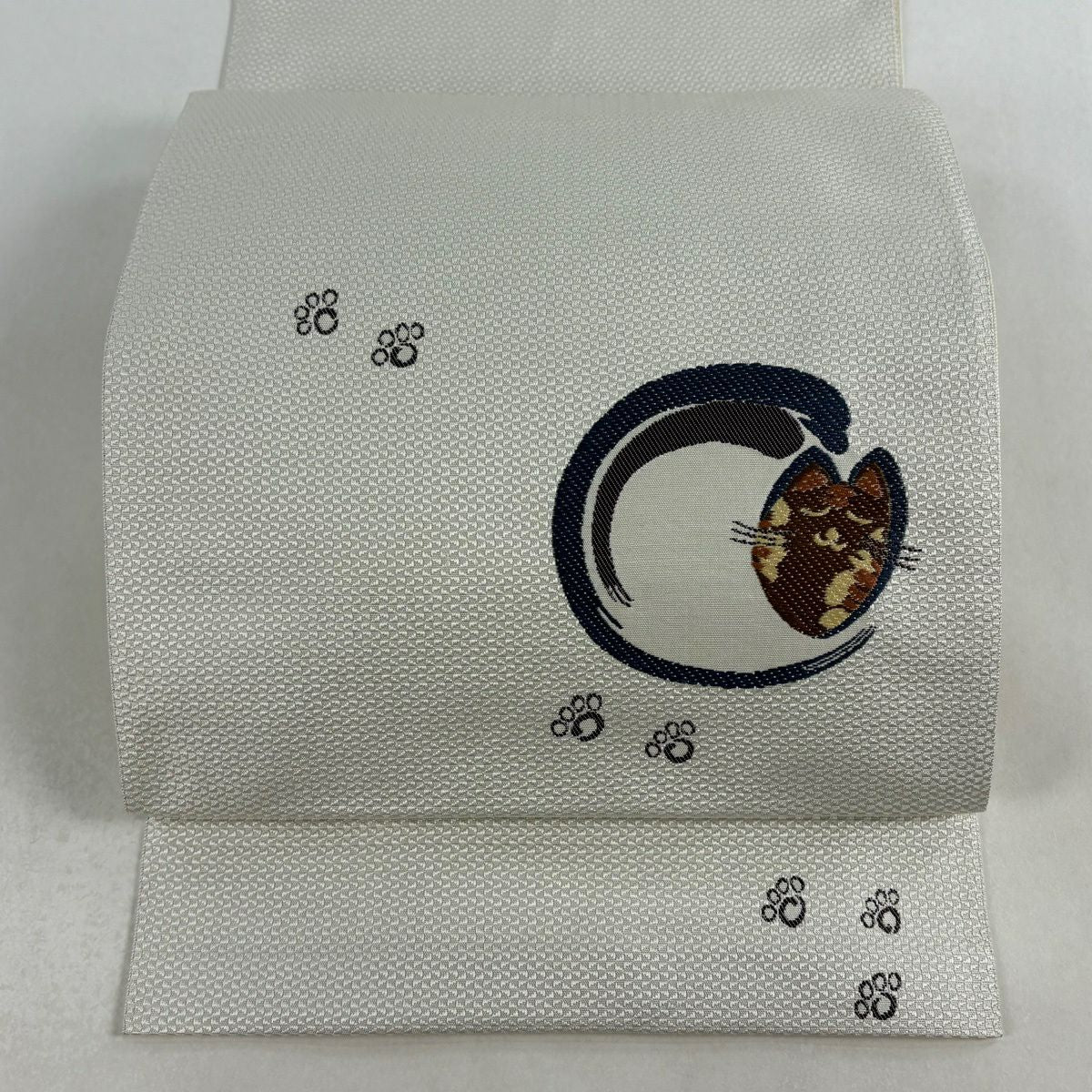 【美品】 名古屋帶 名品級 八寸名古屋帶 松樹葉仕立 納貓足跡 灰白 純蠶絲