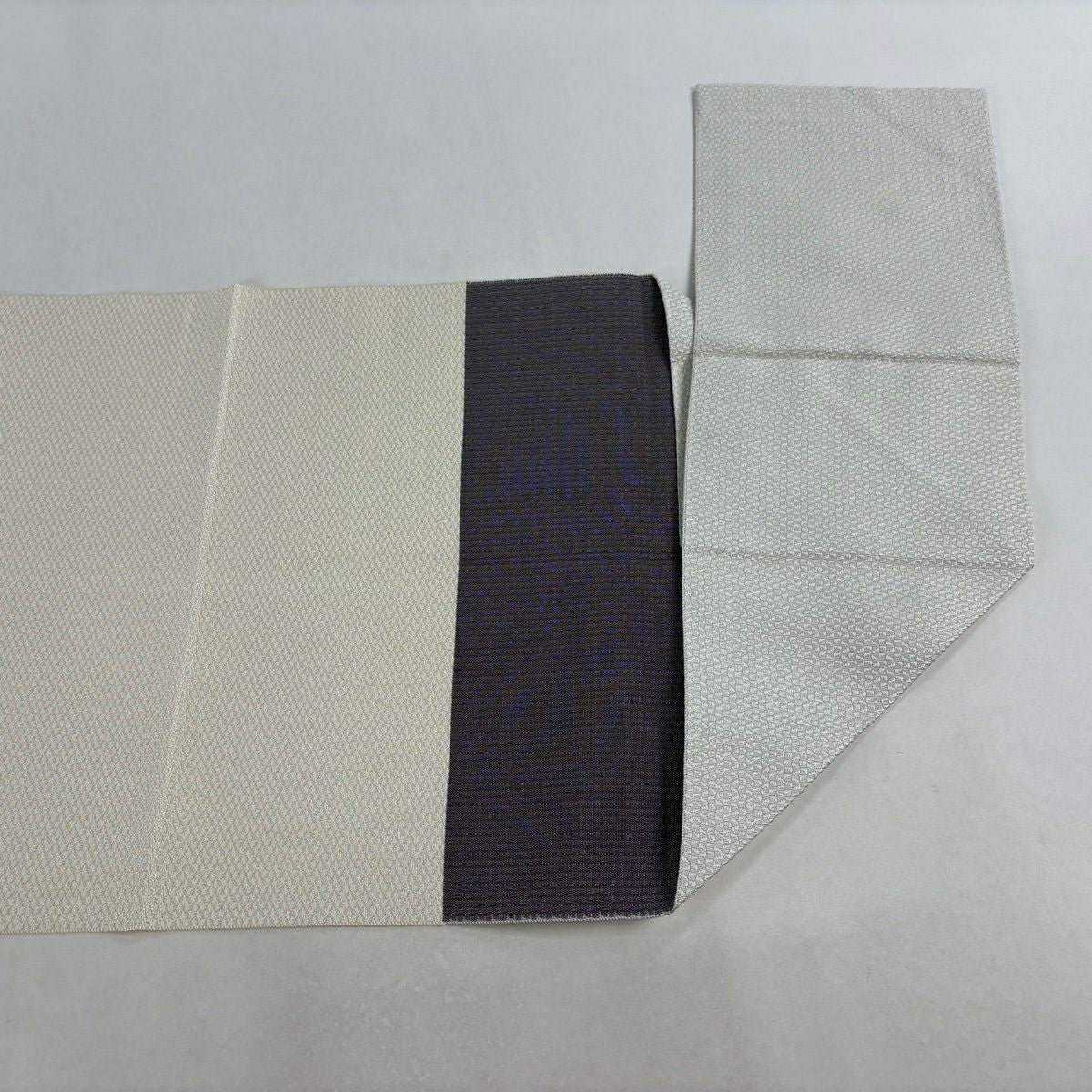 【美品】 名古屋帶 名品級 八寸名古屋帶 松樹葉仕立 納貓足跡 灰白 純蠶絲