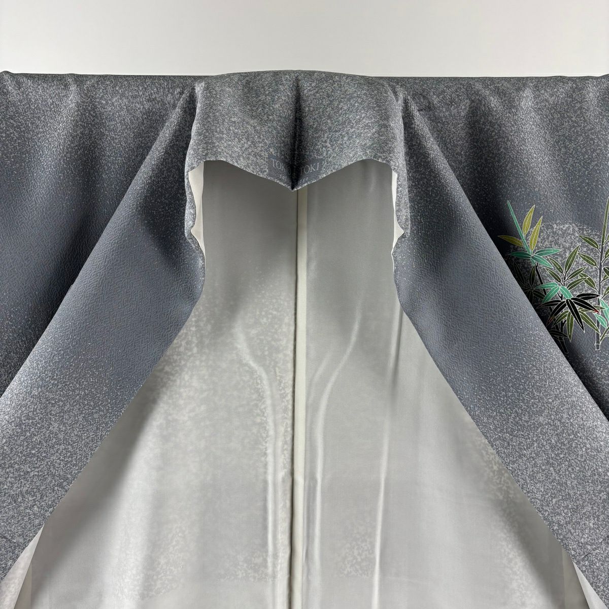 【美品】訪問服 身長161cm 袖長65.5cm M 雙層 TOKIO et TOKI 落款 鴛鴦 枝梅花 金銀彩 灰 純蠶絲 逸品級 一つ紋