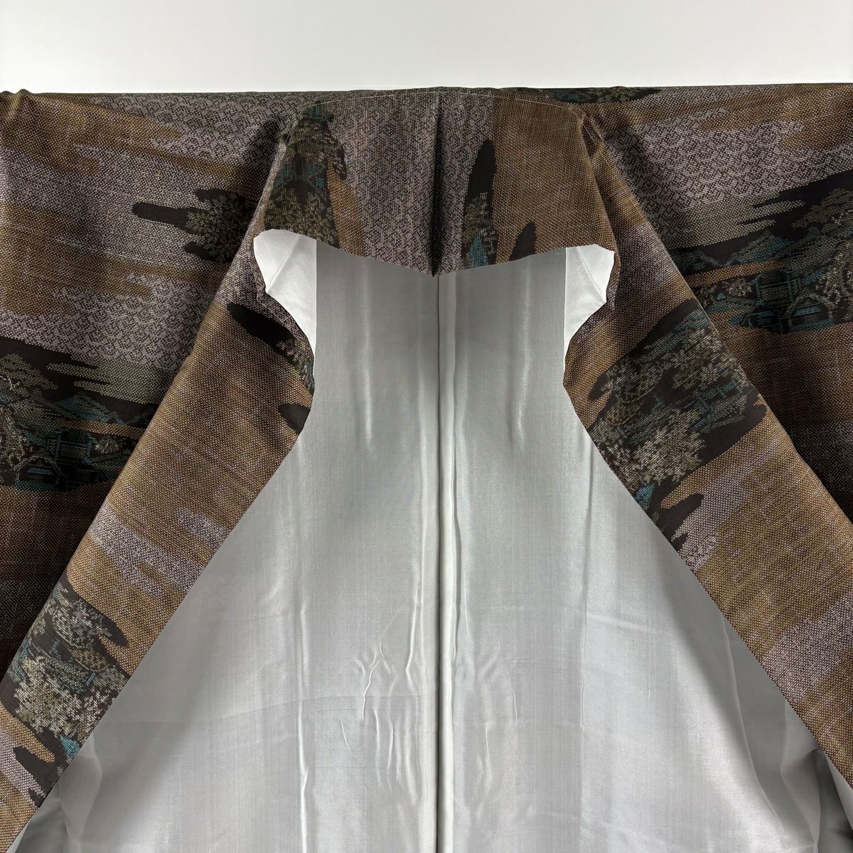 【美品】 大島紬織 身長166.5cm 袖長65.5cm M 雙層 純泥染 證書附帶 霞 建物 茶 正蠶絲 逸品級