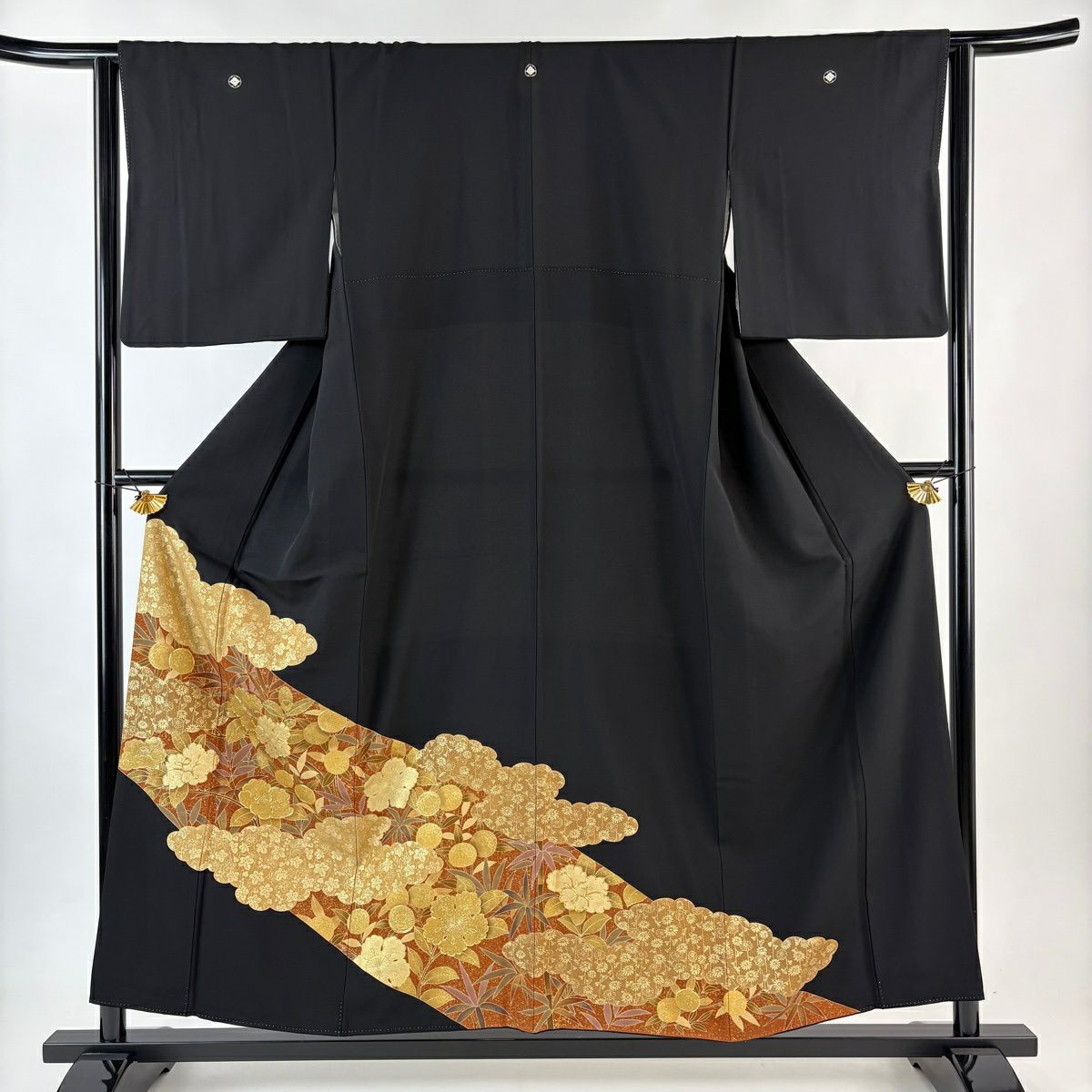 【美品】 黑留袖禮服 身長155cm 袖長63cm S 雙層 椿 雲紋 金銀彩 金絲 黑 純蠶絲 優品級