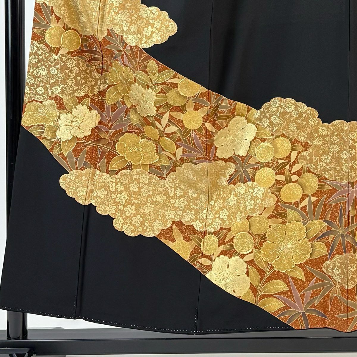 【美品】 黑留袖禮服 身長155cm 袖長63cm S 雙層 椿 雲紋 金銀彩 金絲 黑 純蠶絲 優品級