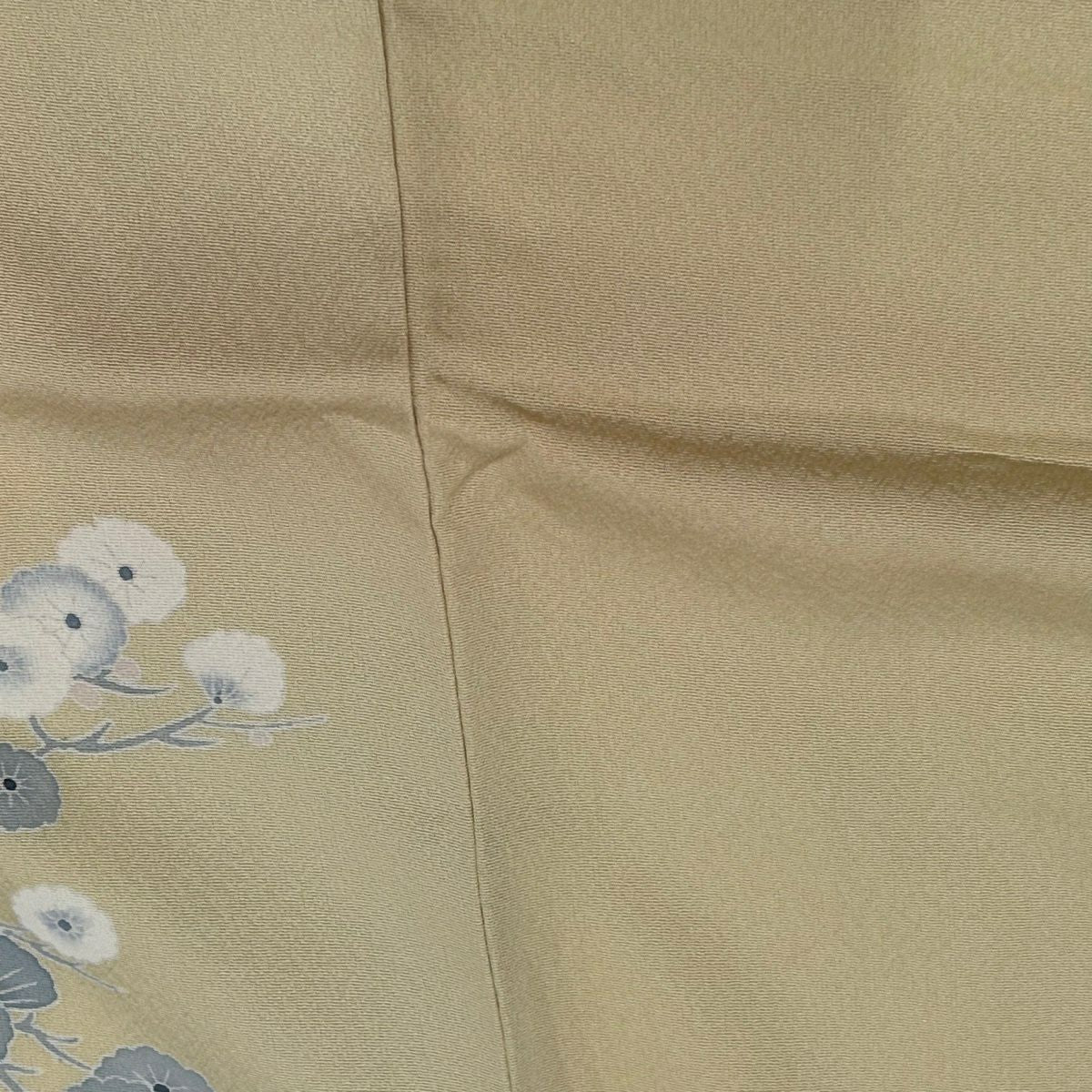 色留袖禮服 身長156cm 袖長63cm S 雙層 落款あり 若松樹 枝花 漸層 米色 純蠶絲 秀品級 一つ紋