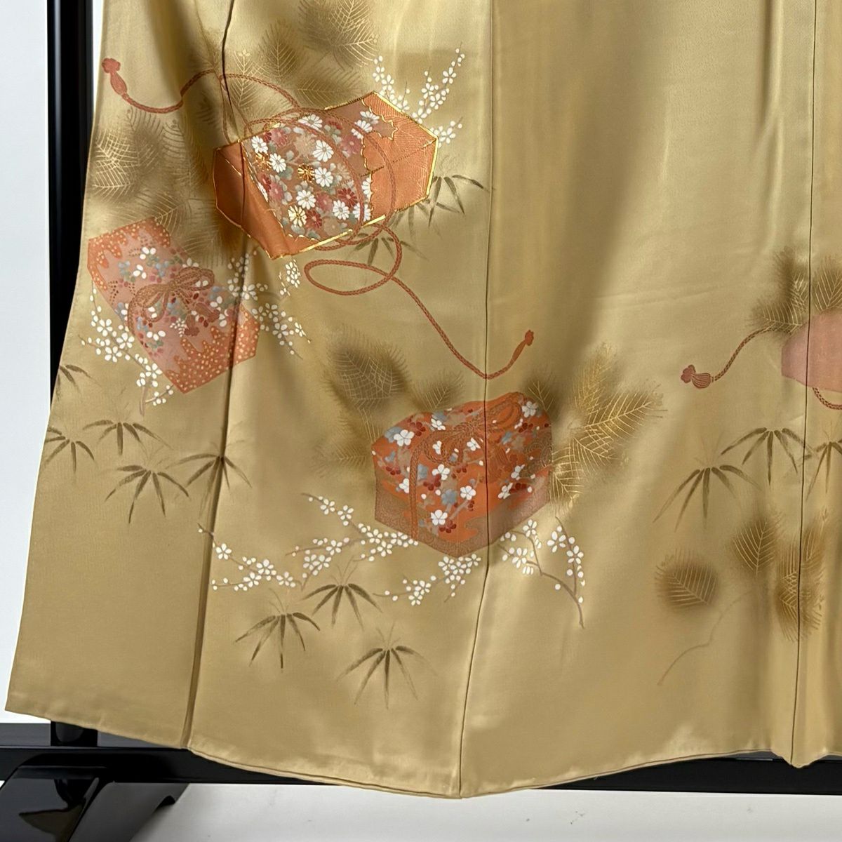色留袖禮服 身長159.5cm 袖長65cm M 雙層 文箱 松樹竹子梅花 金銀彩 金絲 米色 純蠶絲 秀品級 三つ紋