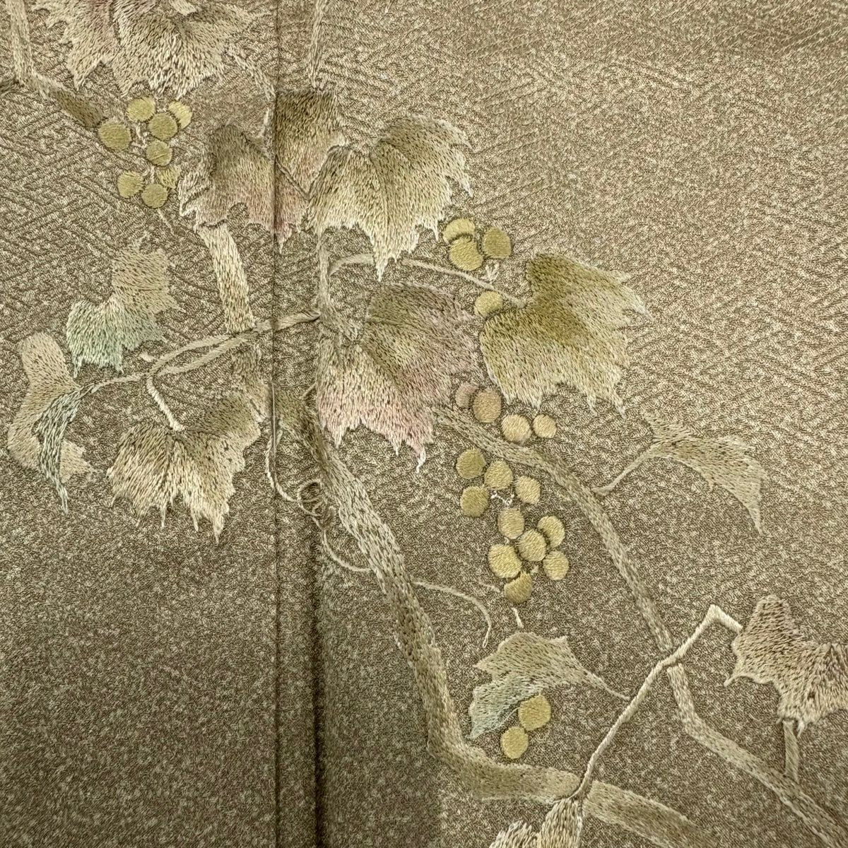 【美品】 付下 身長156.5cm 袖長63.5cm S 雙層 葡萄 地紋 刺繡 淺茶 純蠶絲 秀品級