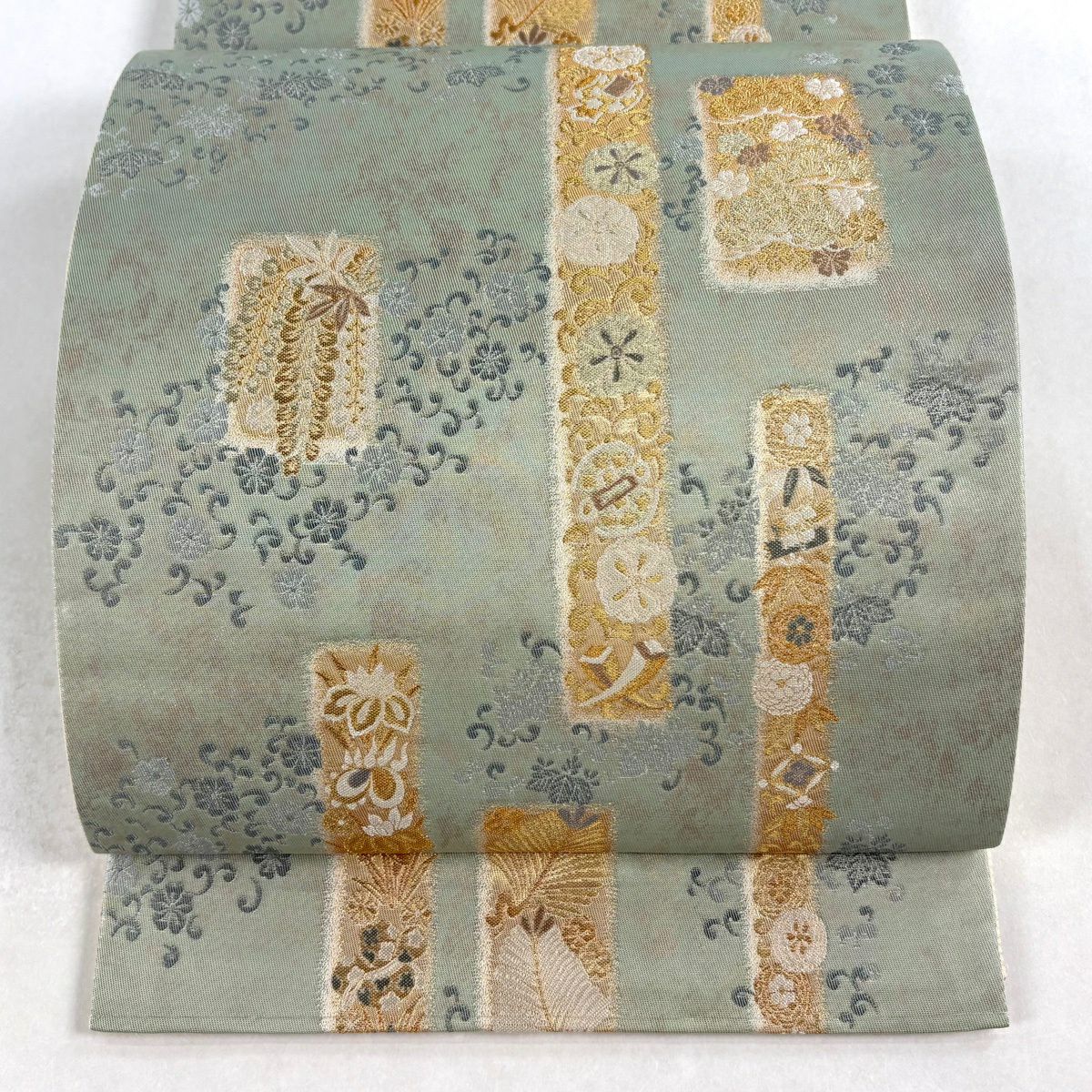 【美品】 袋帶 秀品級 寶盡くし 松樹竹子梅花 金金箔 淺綠 六通 純蠶絲