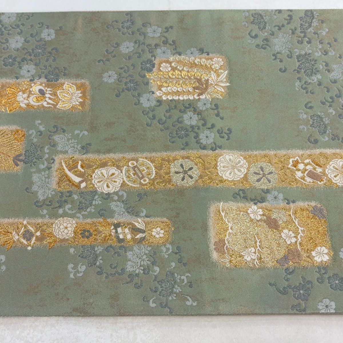 【美品】 袋帶 秀品級 寶盡くし 松樹竹子梅花 金金箔 淺綠 六通 純蠶絲