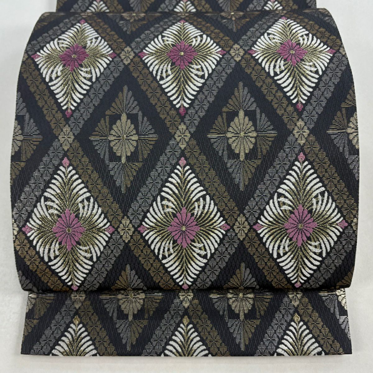 【美品】 袋帶 逸品級 じゅらく 落款あり 帝王紫 花 菱 刺繡 金糸 黑灰 お太鼓柄 純蠶絲