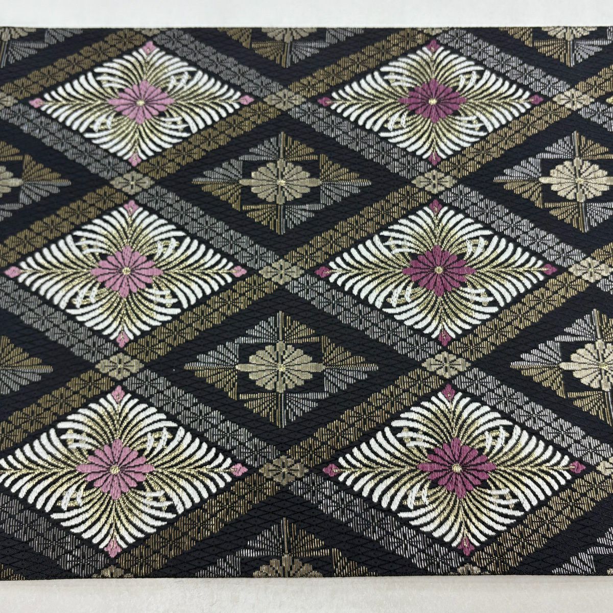 【美品】 袋帶 逸品級 じゅらく 落款あり 帝王紫 花 菱 刺繡 金糸 黑灰 お太鼓柄 純蠶絲