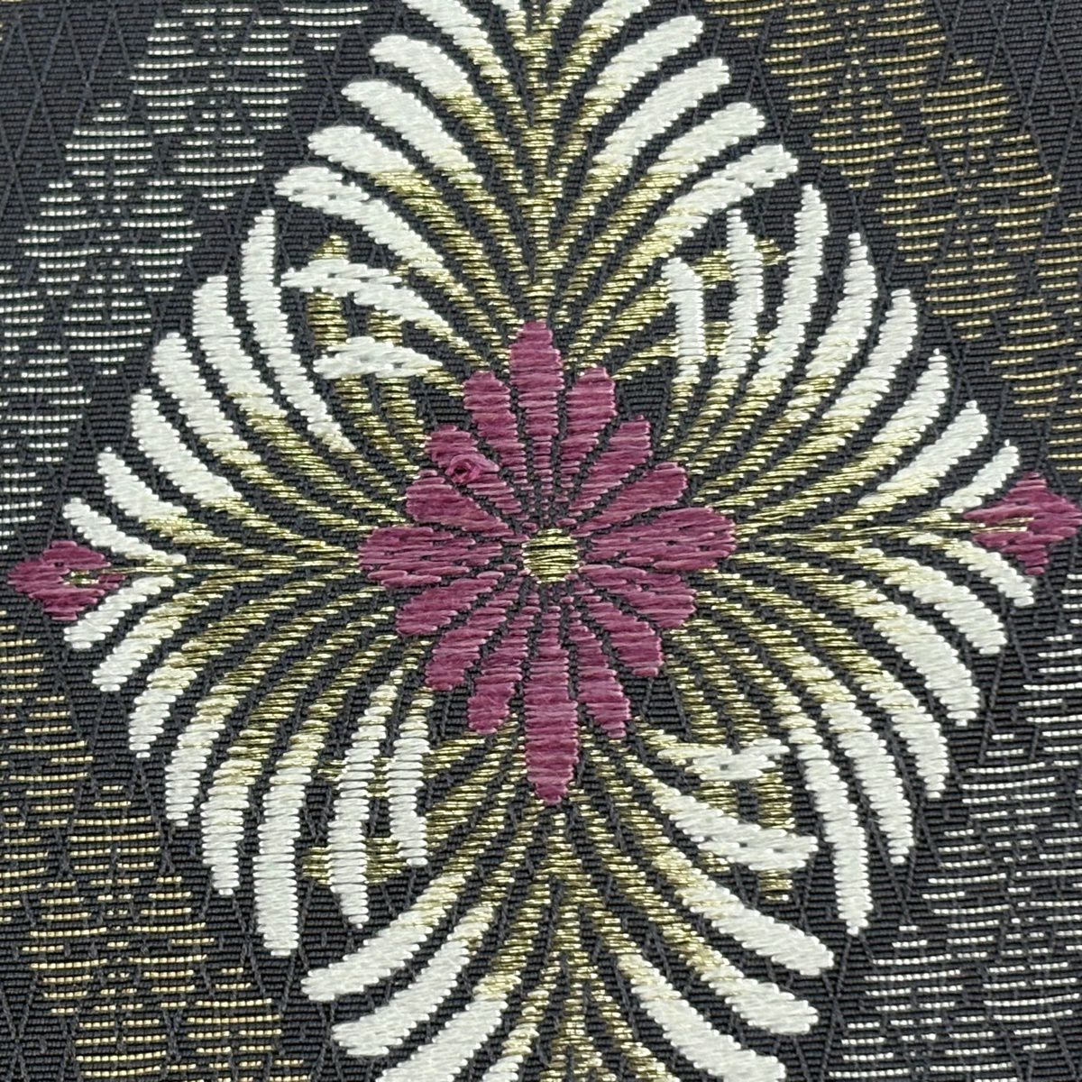【美品】 袋帶 逸品級 じゅらく 落款あり 帝王紫 花 菱 刺繡 金糸 黑灰 お太鼓柄 純蠶絲