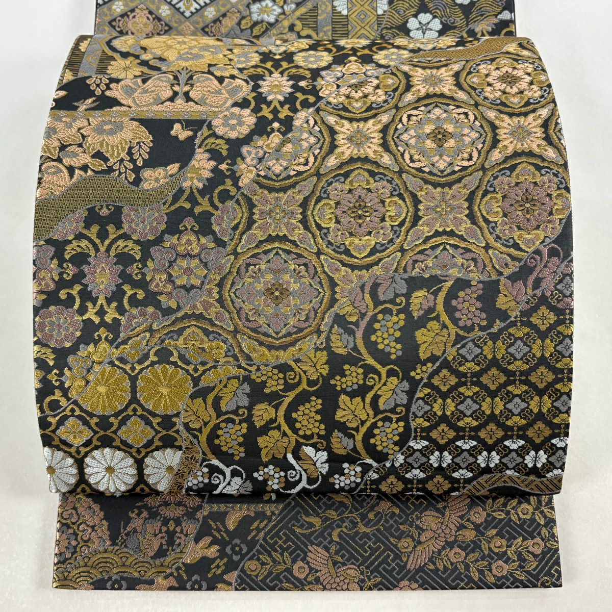 【美品】 袋帶 逸品級 金箔屋清兵衛 落款 華紋 花唐草紋 本金金箔 刺繡 墨 全通 純蠶絲