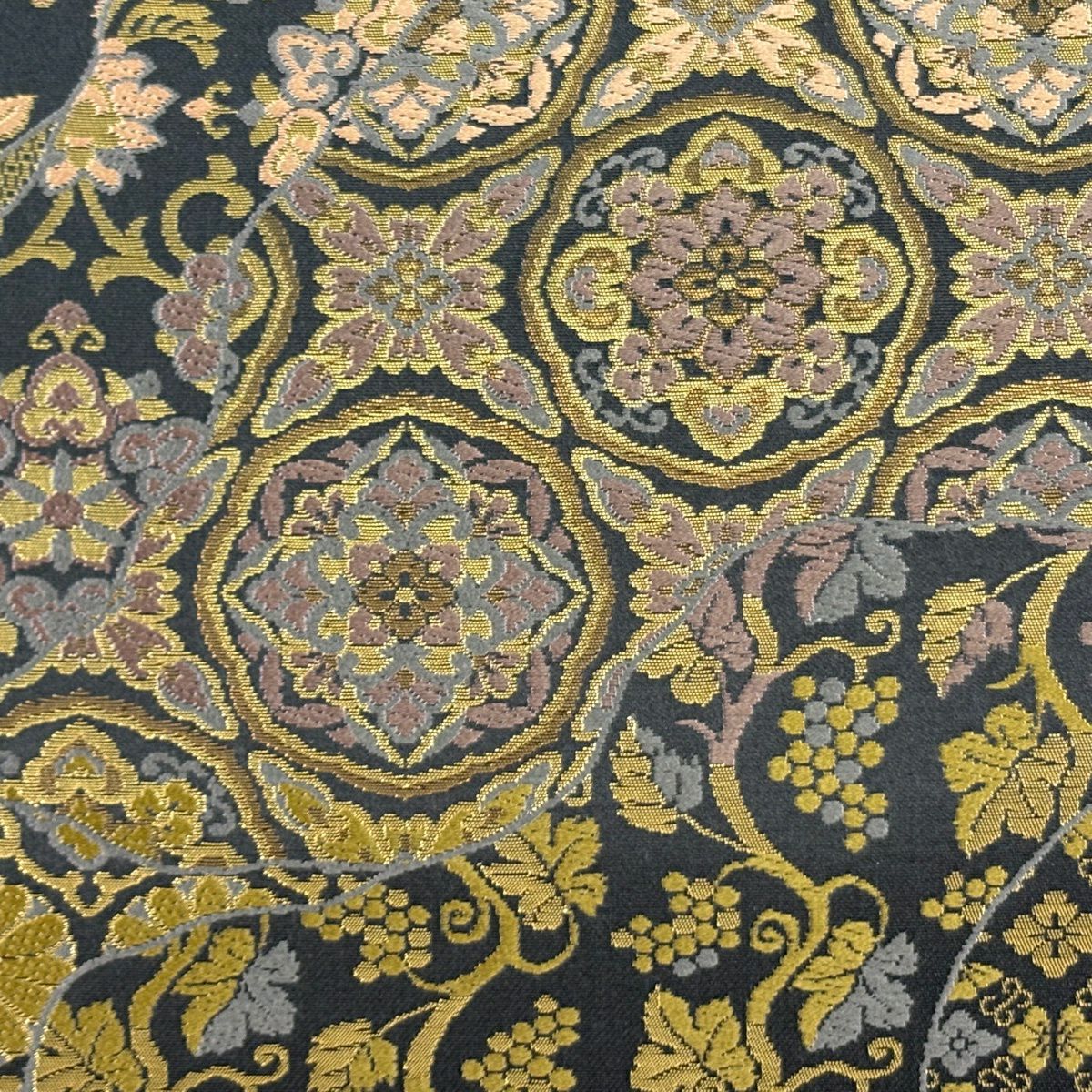 【美品】 袋帶 逸品級 金箔屋清兵衛 落款 華紋 花唐草紋 本金金箔 刺繡 墨 全通 純蠶絲