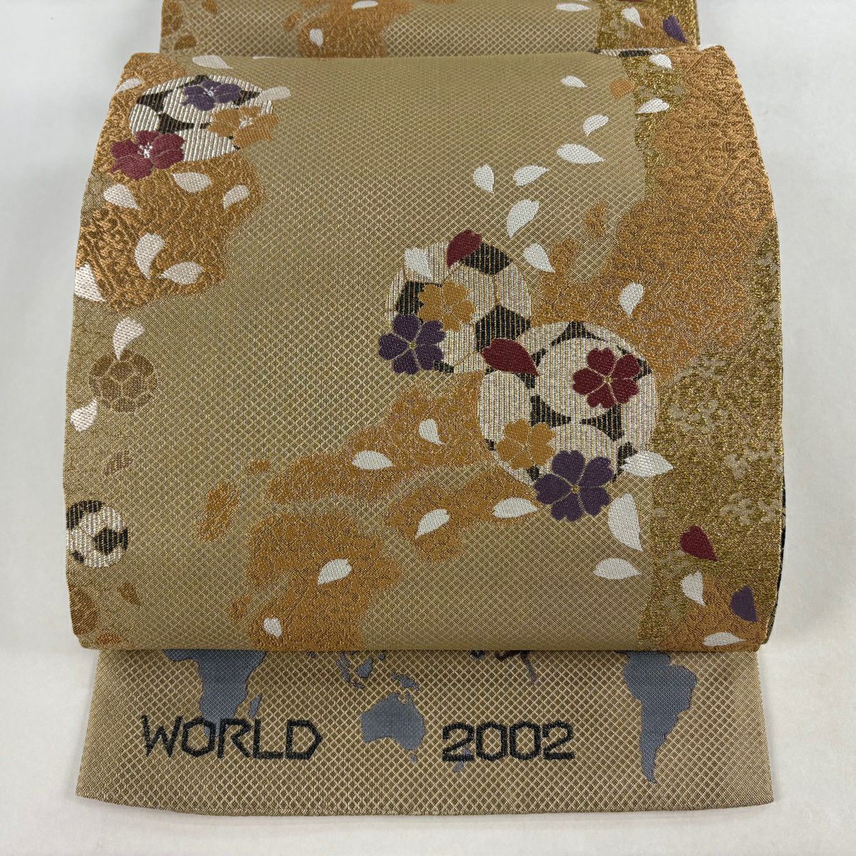 【美品】 袋帶 逸品級 足球 櫻花 刺繡 金銀彩 米色 六通 純蠶絲