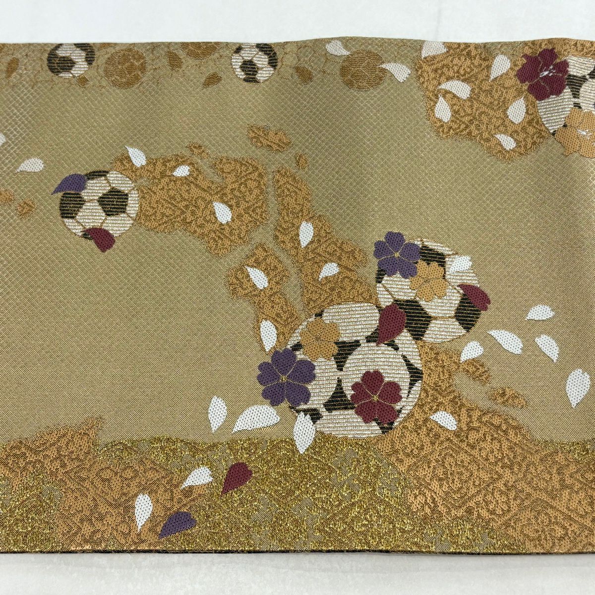 【美品】 袋帶 逸品級 足球 櫻花 刺繡 金銀彩 米色 六通 純蠶絲