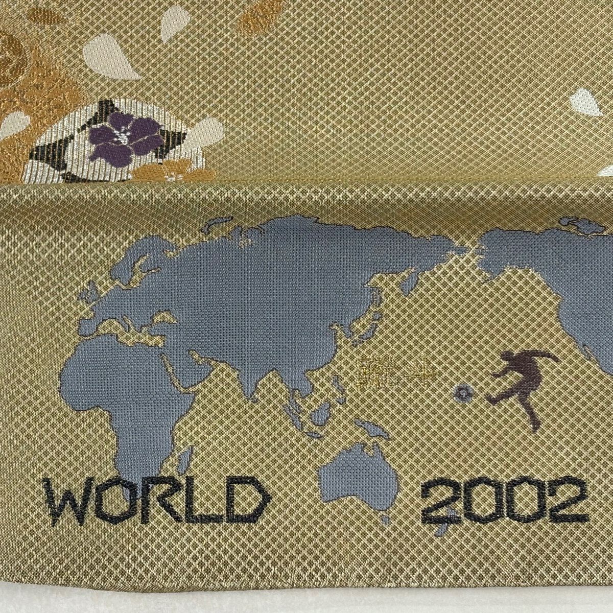 【美品】 袋帶 逸品級 足球 櫻花 刺繡 金銀彩 米色 六通 純蠶絲