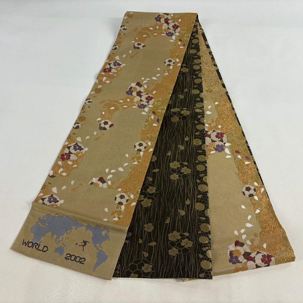 【美品】 袋帶 逸品級 足球 櫻花 刺繡 金銀彩 米色 六通 純蠶絲