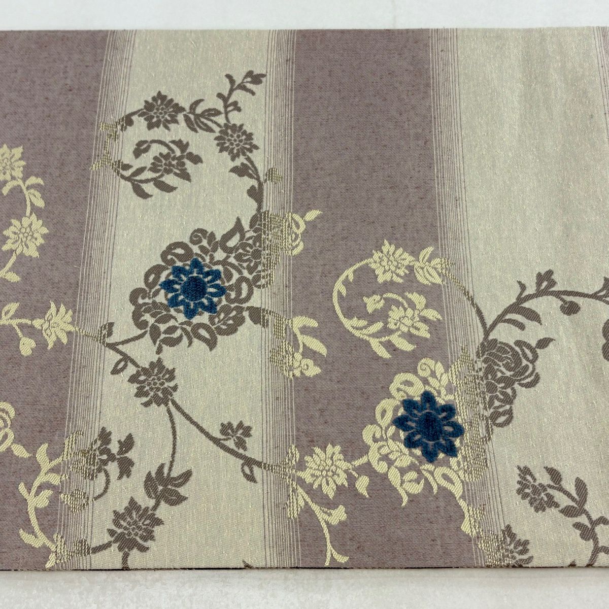 【美品】 袋帶 名古屋帶 逸品級 想屋 花唐草紋 段紋 刺繡 灰紫 純蠶絲