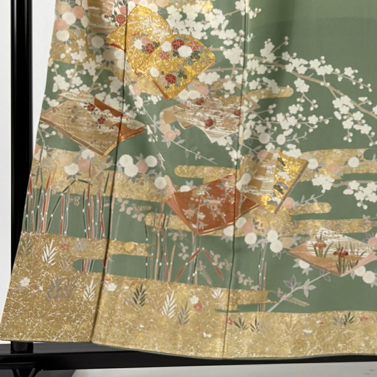 色留袖禮服 身長158cm 袖長63.5cm S 雙層 落款あり 冊子 菊花 金絲 金銀彩 灰綠 純蠶絲 秀品級 一つ紋