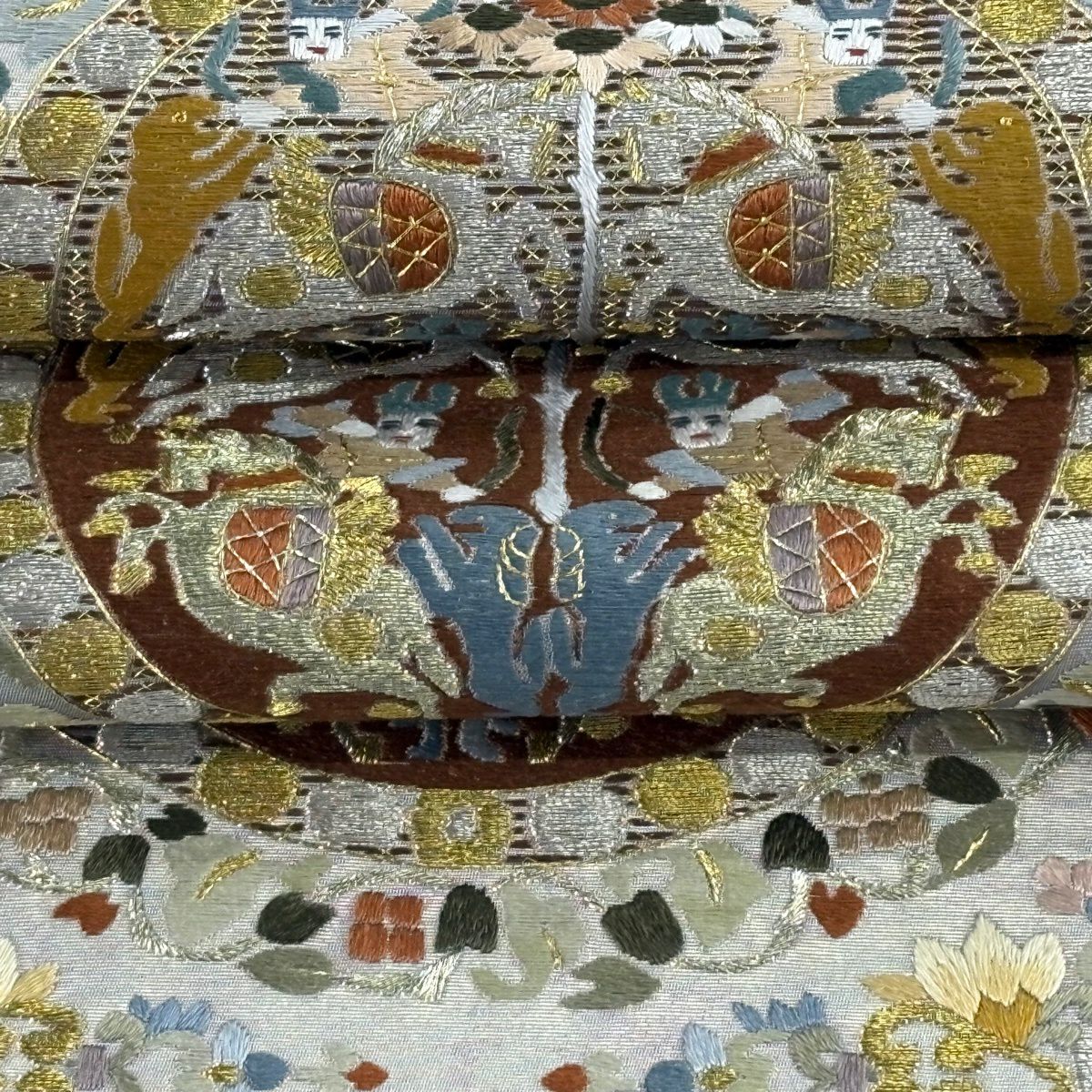 【美品】 袋帶 逸品級 連珠狩獵紋 草花紋刺繡 金銀彩 灰茶 六通 純蠶絲