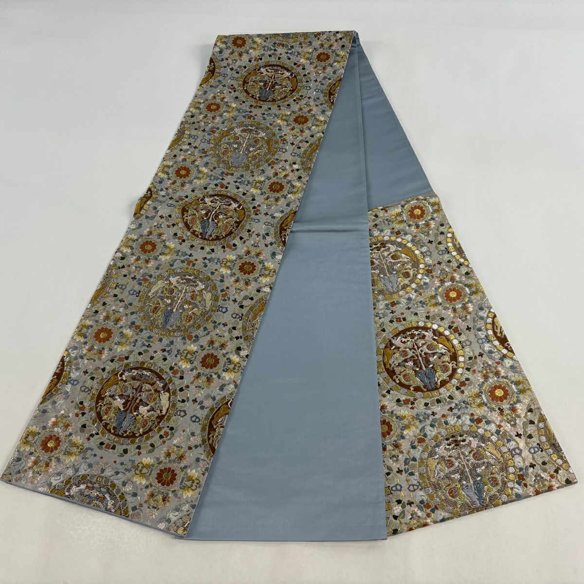 【美品】 袋帶 逸品級 連珠狩獵紋 草花紋刺繡 金銀彩 灰茶 六通 純蠶絲