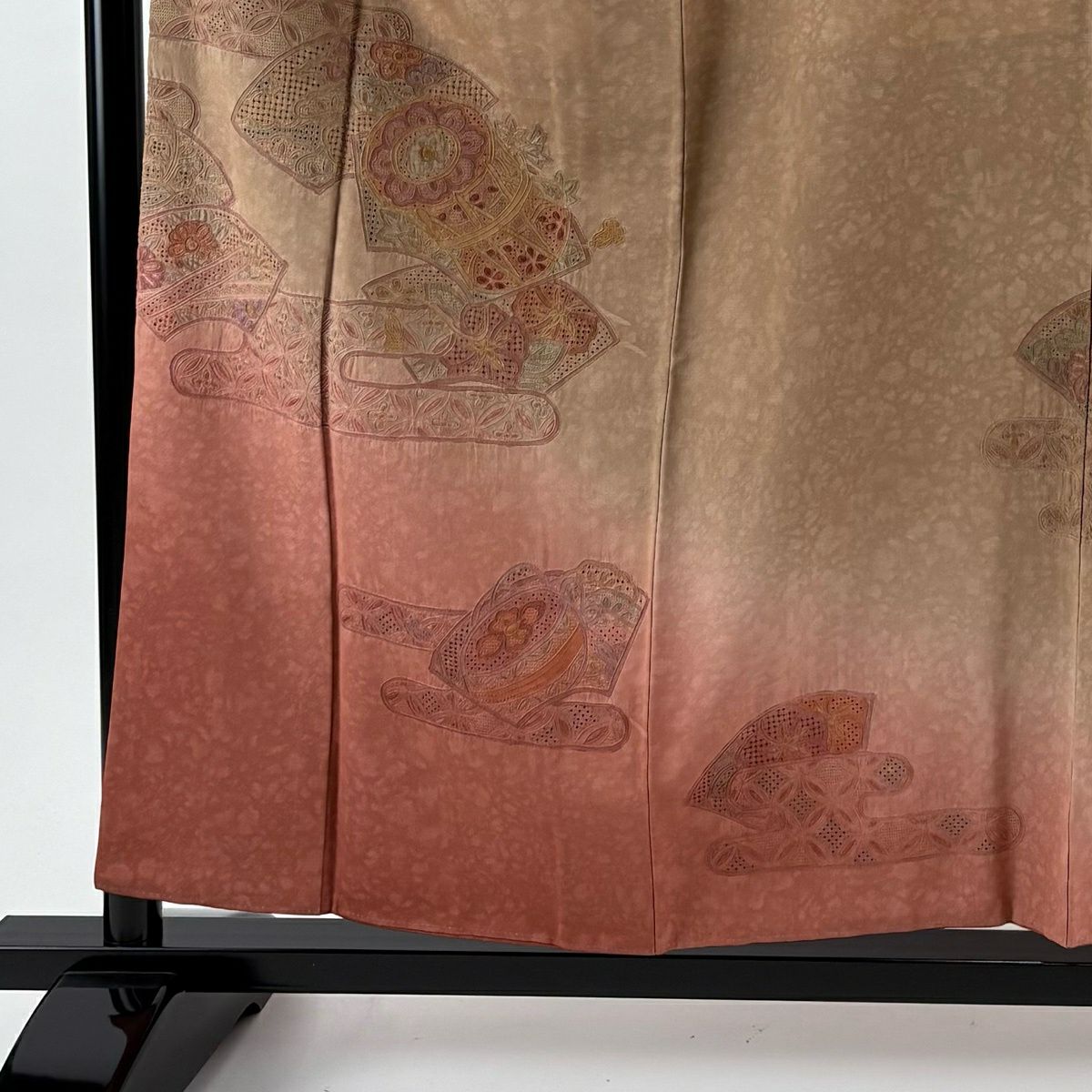 付下 身長157.5cm 袖長64.5cm M 雙層 扇子面 ヱ霞 刺繡 漸層 淺茶 純蠶絲 名品級 一つ紋