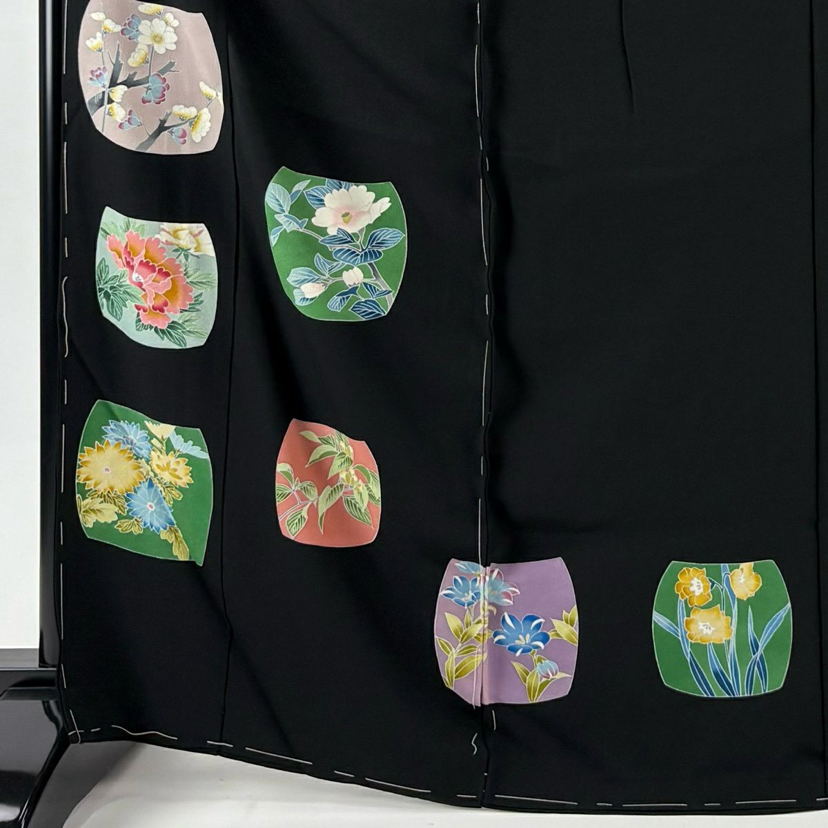 【美品】 黑留袖禮服 身長170.5cm 袖長65cm 未仕立 單層仮絵羽 落款あり 牡丹 椿 黑 純蠶絲 名品級 五つ紋