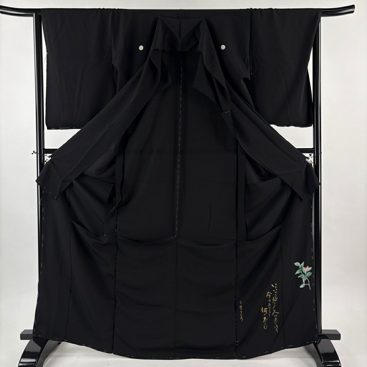【美品】 黑留袖禮服 身長170.5cm 袖長65cm 未仕立 單層仮絵羽 落款あり 牡丹 椿 黑 純蠶絲 名品級 五つ紋