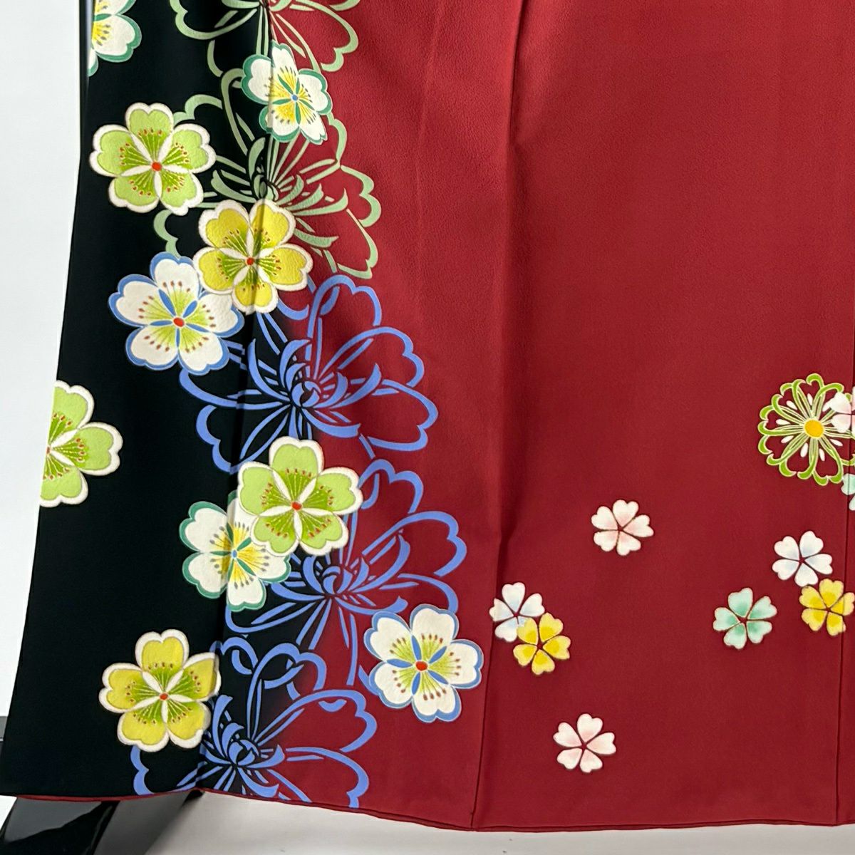 振袖禮服 身長165.5cm 袖長66cm M 雙層 櫻花 金彩裝飾 染分 深紅色 純蠶絲 名品級