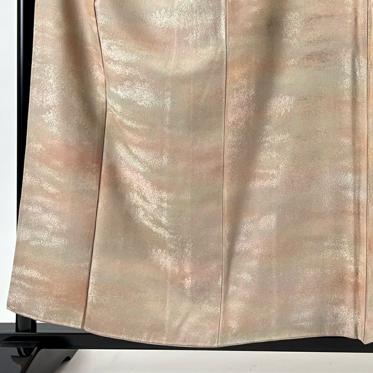 【美品】 小紋 身長156cm 袖長64cm M 雙層 押田正義 落款あり 地紋 霞 粉色米色 純蠶絲 名品級 一つ紋