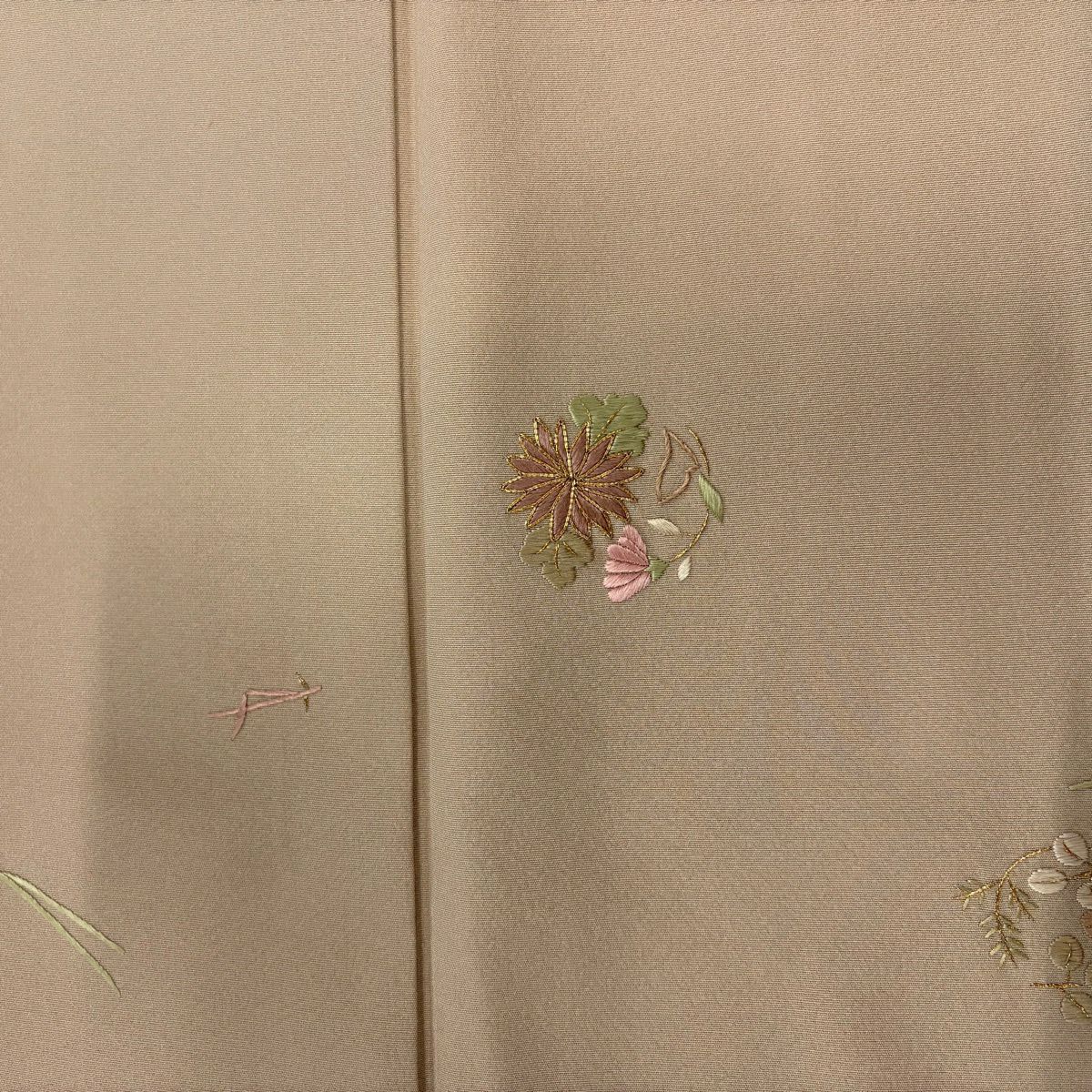 付下 身長156.5cm 袖長63cm S 雙層 菊花 松樹葉 金糸 刺繡 米色 純蠶絲 優品級 一個紋