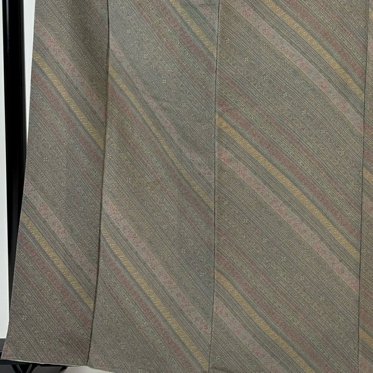 【美品】 小紋 身長162cm 袖長65cm M 雙層 細合俊男 落款あり 斜紋 草花紋紋 灰綠 純蠶絲 秀品級