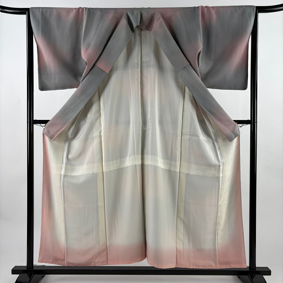 【美品】 小紋 身長155.5cm 袖長64cm M 雙層 斉藤三才 落款あり 漸層 絞織 灰色 純蠶絲 秀品級 一つ紋